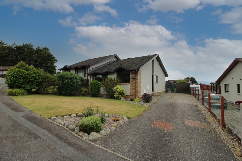 14 Towerhill Place, Cradlehall, Inverness. IV2 5FN