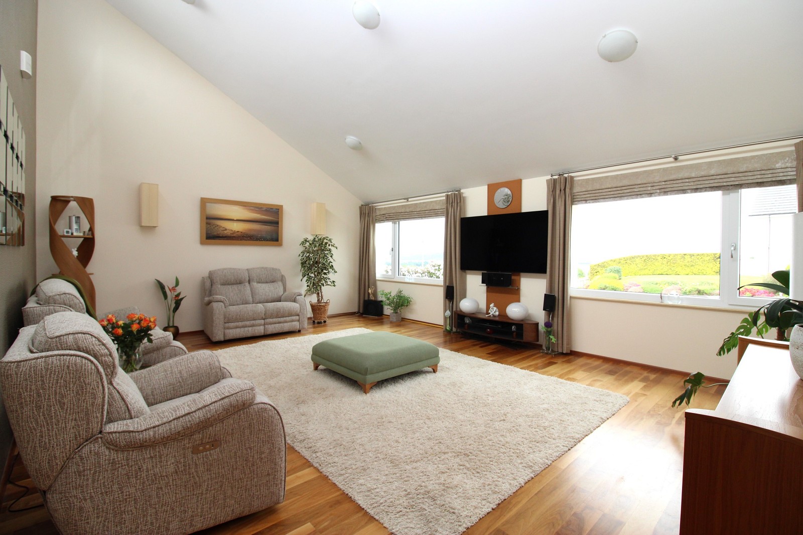 Hills Peak, 2 Upper Slackbuie, Slackbuie, Inverness. IV2 6BY