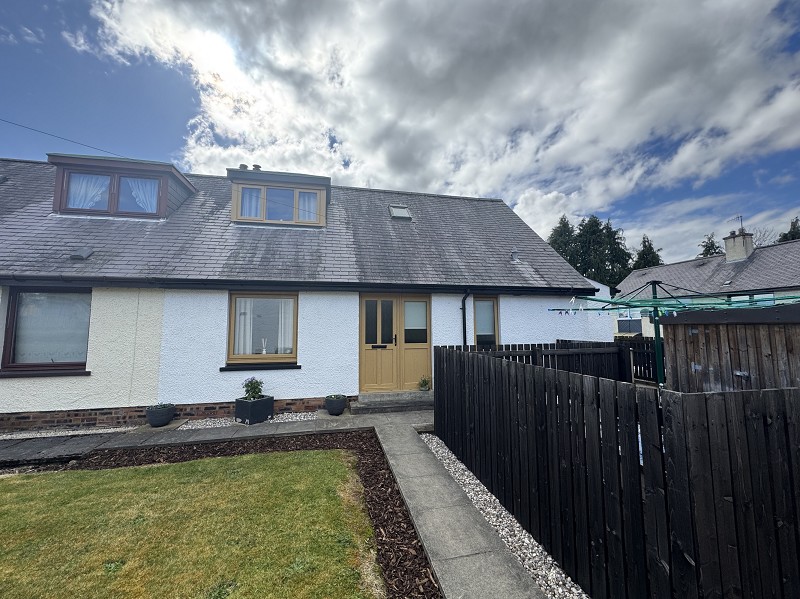12 Chapelton Place, Muir Of Ord, IV6 7TG