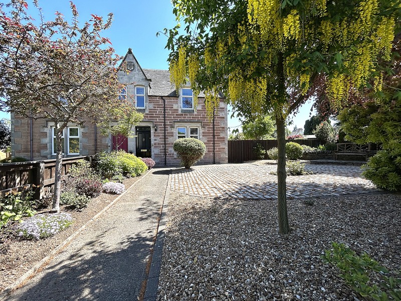 19a Drummond Road, Drummond, Inverness. IV2 4NB