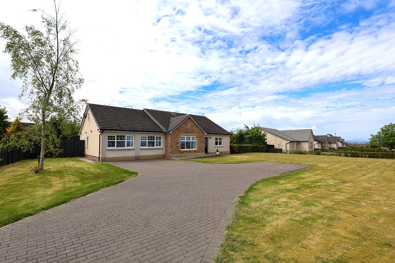 3 School Brae, Croy, Inverness. IV2 5PB